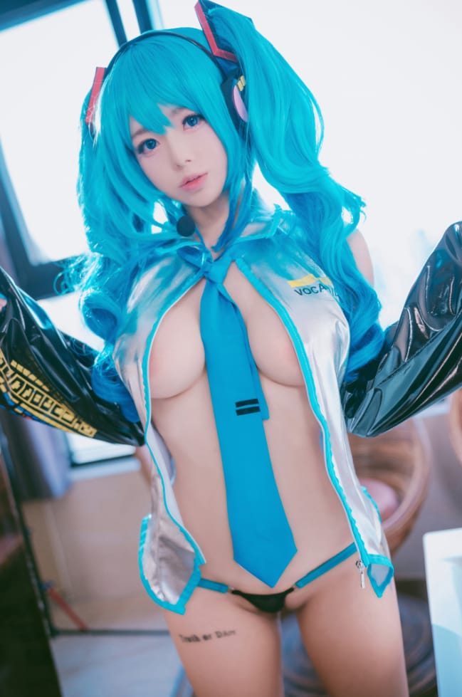 Maruemon (마루에몽) – Plug Me In Miku[137P-1.48G]-蜜桃啵啵